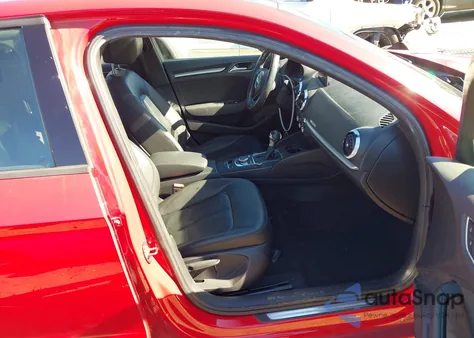 2018 Audi A3 2.0T Premium/2.0T Tech Premium z USA, uszkodzony, nr VIN WAUAUGFF9J1042981